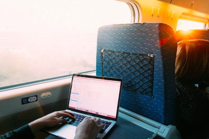 service-apres-vente_objet-perdu-train-ordinateur-soleil-macbook