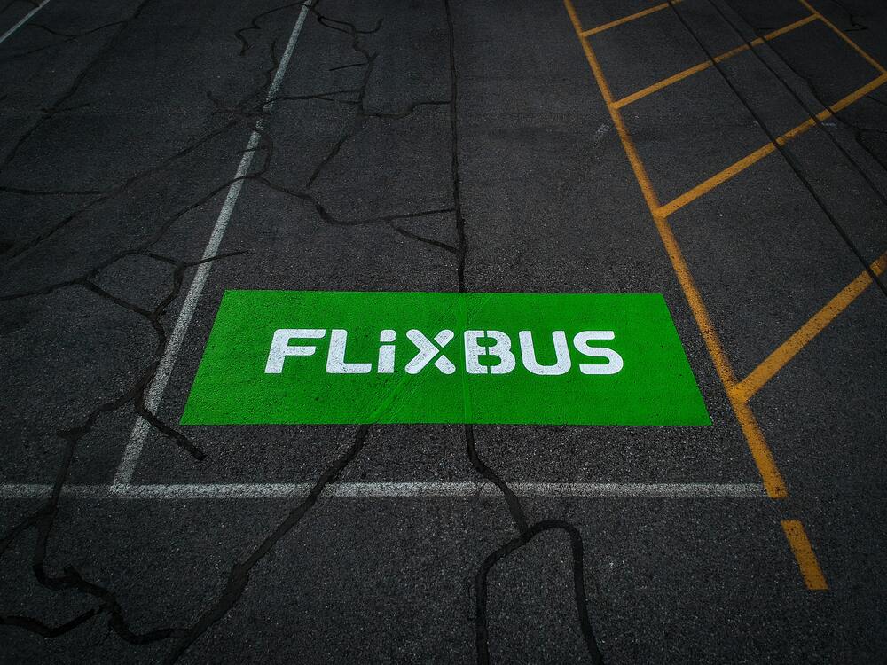 service-apres-vente_sav-flixbus-emplacement-bus-au-sol